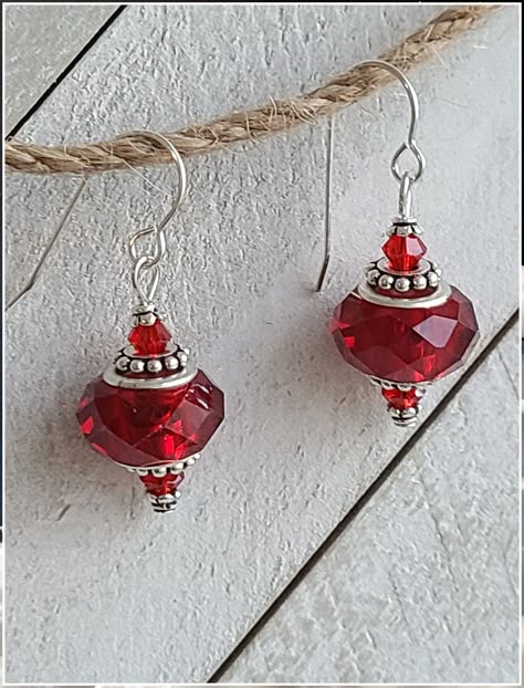 Christmas Earrings - Ouch! - Struggling to get the ideas that you have been looking for? Why not try Amazon.com NOW! Handmade Christmas Earrings, Christmas Jewelry Ideas, 2022 Earrings, Holiday Jewelry Ideas, Diy Christmas Earrings, Christmas Beading, Earring Holders, Kristie Marcotte, Christmas Jewelry Diy