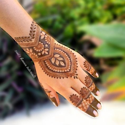 Fresh and Latest Mehndi Design Ideas for 2022 - Tikli Latest Back Mehndi Designs, Breclate Mehndi Design, Mehndi Design Arabic Latest, Marwadi Mehendi Designs Simple, Back Handehendi Design, Siders Mehendi Latest, Back Said Blouse Design, Sider Mehndi Design Back Hand, Mehandi Latest Design