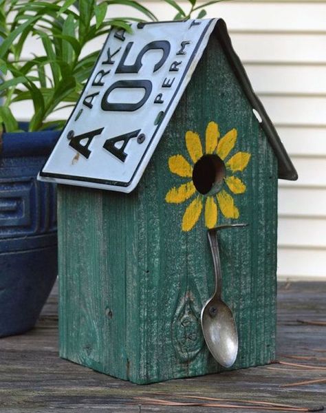 License Plate Crafts, Homemade Bird Houses, Bird Houses Ideas, Birdhouse Ideas, Birdhouses Rustic, Bird Houses Ideas Diy, Bird House Feeder, Rustic Birdhouse, Bird House Plans