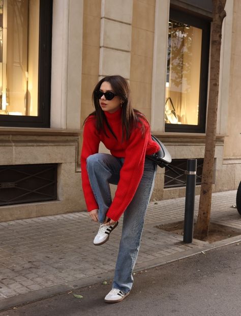 Red Sweater Jeans Outfit, Red Jumper Outfit Winter, Red Cable Knit Sweater Outfit, Cute Red Outfits Aesthetic, Red Sweater Outfit Aesthetic, Red Pullover Outfit, Jumper Outfit Winter, Red Jumper Outfit, Red Outfit Winter