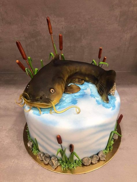 Male Cakes, Hunting Birthday Cakes, Fisherman Cake, Croation Recipes, Internal Window, Fish Cake Birthday, Hunting Birthday, Candy Birthday Cakes, Fishing Birthday Party