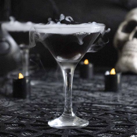 Spooky Black Vodka Witches Martini (w/ Chambord) - Aleka's Get-Together Cocktail Garnish Ideas, Creative Cocktail Garnishes, Black Vodka, Garnish Ideas, Halloween Shots, Ice Photography, Halloween Party Appetizers, Black Food Coloring, Lemon Vodka