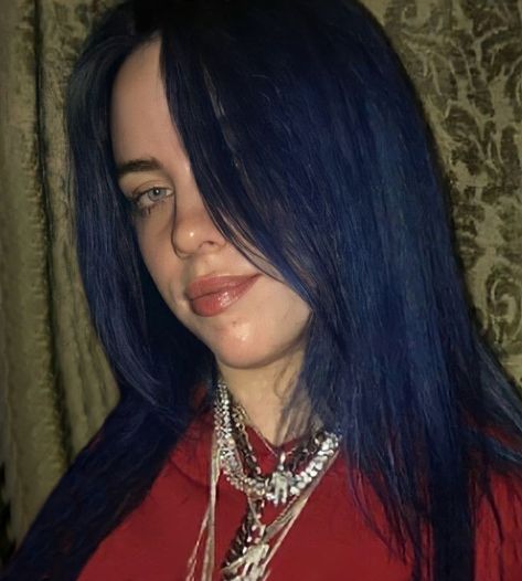 Billie With Blue Hair, Billie Eilish Dark Blue Hair, Blue Haired Billie Eilish, Blue Haired Billie, Billie Blue Hair, Blue Hair Billie Eilish, Blue Hair Billie, Billie Eilish Blue Hair, Billie Eilish Hair