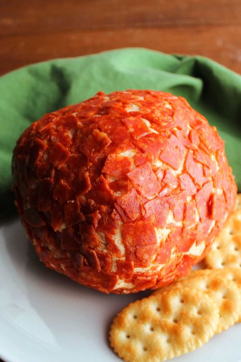 Pepperoni Cheese Ball 2 Charcuterie Board Ideas With Pizza, Pepperoni Cheese Ball Recipes, Patriotic Cheese Ball, Pizza Cheese Ball, Pepperoni Snack Ideas, Pizza Balls Recipe, Pepperoni Cheese Ball, Football Brunch, Cheesy Dips