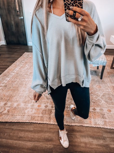 Comfy Sweatshirts Outfits, Comfy Fall Outfits Lazy Days Leggings, Simple Leggings Outfit Winter, Lazy Day Winter Outfits, Lazy Fall Outfits Leggings, Fall Rainy Day Outfits Comfy, Mid 20s Outfits, Cozy Leggings Outfit, Cozy Fall Outfits With Leggings