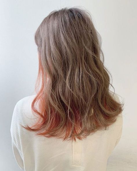 Hairstyle Girl, Ulzzang Hair, Short Wavy Haircuts, Short Ombre Hair, Peekaboo Hair, Ash Hair Color, Hair Catalog, Multicolored Hair, Short Wavy Hair