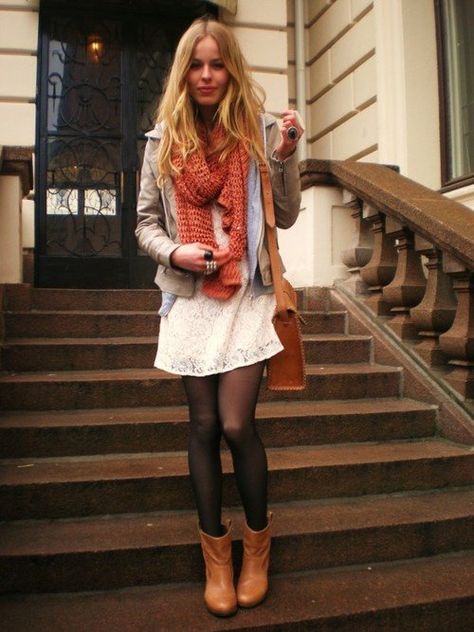 53 Extremely Cool Outfits with Scarf Bohemian Outfit, Outfit Boho, Bohol, Looks Street Style, Tights Outfit, Skirt Outfit, Winter Mode, Looks Chic, Looks Style