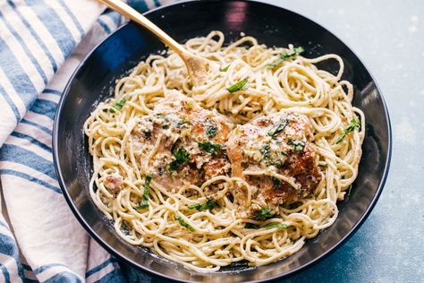 Pesto chicken pasta Rachel Ray Recipes, Pasta Carbonara Recipe, Food Network Chefs, Rachael Ray Recipes, Carbonara Recipe, Pasta Carbonara, Creamy Pesto, Rachel Ray, Carbonara Pasta