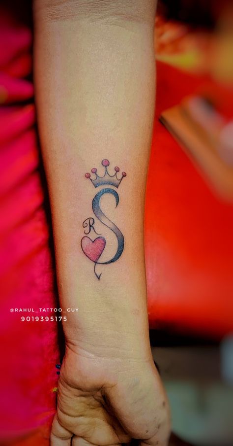 Rs Tattoo Designs, Rs Tattoo Letter Design, S Name Tattoo Designs, 3 Letter Tattoo, Rahul Tattoo, Rs Tattoo, Small Tattoos For Men, Letter Tattoo, Tato Henna