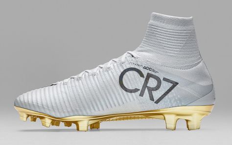 The new Nike Mercurial Cristiano Ronaldo 2016 Ballon d'Or boots introduce a stunning design in white and gold to celebrate CR7's immensely successful year. A limited edition, the Nike Mercurial Superfly CR7 Vitórias will go on sale in early 2017. Cr7 Football, Nike Football Boots, Nike Boots, Cr7 Ronaldo, Soccer Boots, Steven Gerrard, Barcelona Fc, Nike Gold, Zinedine Zidane