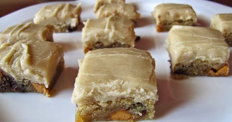 Butterscotch Blondies, Brown Sugar Frosting, Blondie Recipe, Chocolate Chip Blondies, Eat Cupcakes, Sugar Frosting, Sweet Dips, Blondies Recipe, Blondie Brownies