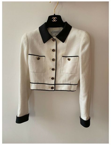 Vintage Chanel Jacket, Chanel Outfit, Mode Chanel, Chanel Jacket, 90s Jacket, Elegante Casual, Chanel Vintage, Looks Chic, 가을 패션