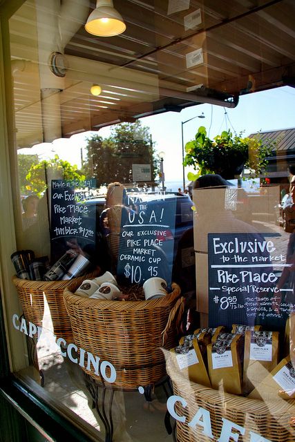 Original Starbucks Window Display Food Window Display, Coffee Window Display, Retail Window Display Ideas, Bakery Window Display, Chalkboard Window, Deli Shop, Bar Deco, Cafe Display, Store Front Windows