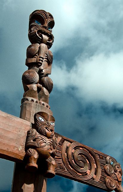 Maori carving at Hamilton Gardens. Maori Sculpture, Hamilton Gardens, Maori Carving, Maori Tribe, Maori Culture, Sunshine Coast Australia, Maori People, Maori Tattoo Designs, Maori Designs