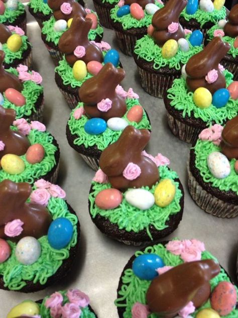 Chocolate Bunny Cupcakes, Easter Cupcake Ideas, Easter Basket Cupcakes, Easter Cupcakes Easy, Easter Deserts, Easter Cups, Easter Party Food, Easter Bunny Cupcakes, Easter Cupcake