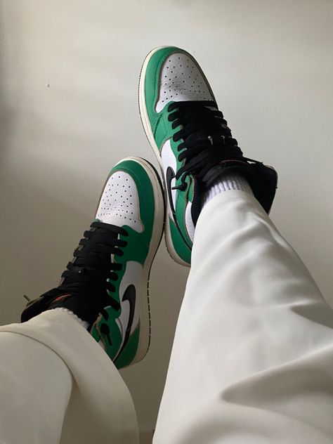 Dark Green Jordans, Jordan 1 Aesthetic, Jordans Aesthetic, George Green, Green Jordans, Head Board, Jordan 1s, Lucky Green, Black Cargo