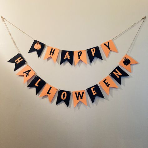 Happy Halloween sign now available!!! Halloween Decorations Made Out Of Paper, Happy Halloween Signs Diy, Halloween Cardstock Crafts, Haloween Decoracion Wall, Halloween Diy Decorations Indoor, Halloween Banner Ideas, Happy Halloween Banner Printable Free, Diy Happy Halloween Banner, Happy Birthday Pig