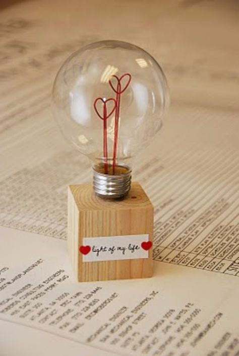 Best DIY Valentines Day Gifts - Light Of My Life Lamp - Cute Mason Jar Valentines Day Gifts and Crafts for Him and Her | Boyfriend, Girlfriend, Mom and Dad, Husband or Wife, Friends - Easy DIY Ideas for Valentines Day for Homemade Gift Giving and Room Decor | Creative Home Decor and Craft Projects for Teens, Teenagers, Kids and Adults http://diyjoy.com/diy-valentines-day-gift-ideas Homemade Gifts For Girlfriend, Selamat Hari Valentine, Saint Valentin Diy, Valentines Bricolage, Diy Event, Hari Valentine, Boyfriend Diy, Creative Valentines, Diy Gifts For Boyfriend