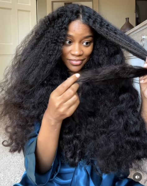 @ebscurlytv on IG Europe Hairstyles, Cabello Afro Natural, Beautiful Black Hair, Online Consultation, Just For Me, Pelo Afro, Hair Product, Long Natural Hair, Natural Hair Inspiration