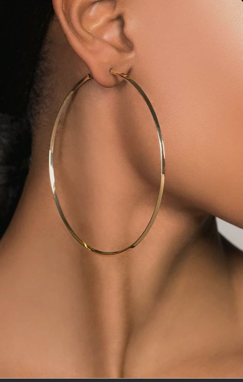 Big Hoops Aesthetic, Gold Hoops Aesthetic, Gold Hoop Earrings Aesthetic, Hoop Earrings Aesthetic, Hoop Earring Outfit, Earrings Outfit, Earrings Aesthetic, Lana Jewelry, Prom Earrings