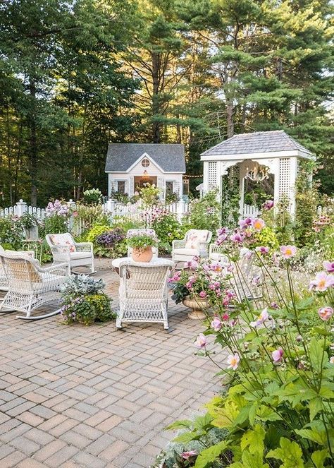 Perennials Flowers, England Cottage, New England Cottage, Cottage Backyard, Backyard Seating Area, English Cottage Garden, Cottage Gardens, Outside Living, Patio Makeover