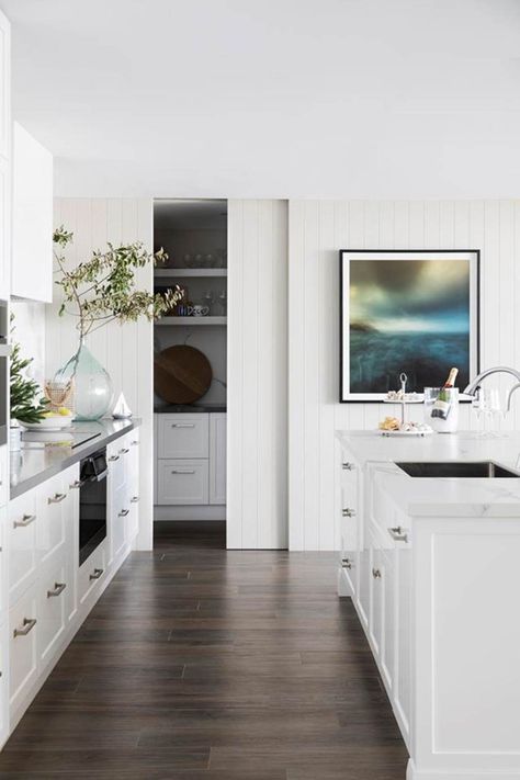 Modern Hamptons Home, Hampton Style Kitchen, Hamptons Kitchen, Kitchen Design Gallery, Australian House, Modern Hampton, Beautiful Kitchen Designs, Kitchen Glass, Classic Kitchen