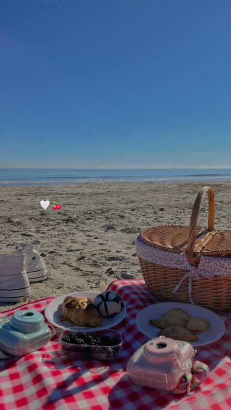 Sea Picnic Ideas, Picnic Inspiration, Classy Couple, Picnic Date, I Love The Beach, Fair Food Recipes, Creative Instagram Photo Ideas, Marmaris, A Picnic