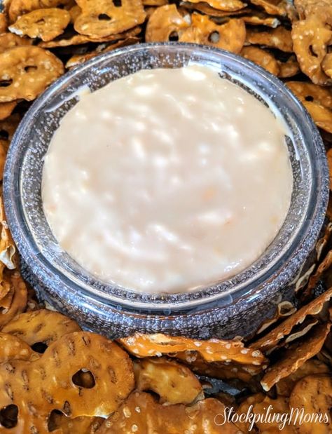 Old English Cheese Dip Bagel Dip, English Cheese, Cheddar Dip, Cheese Spread Recipes, Cream Cheese Recipes Dip, Beef Dip, Chipped Beef, Cheese Dip Recipes, Bacon Appetizers