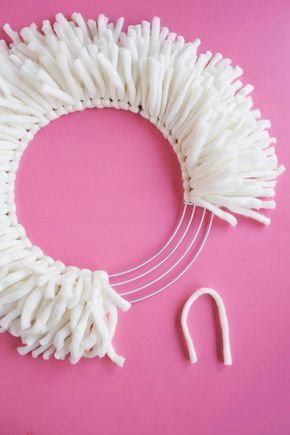 DIY Yarn Wreath  - A Beautiful Mess Make A Wreath, Crochet Wreath, Burlap Wreaths, Diy Yarn, Fabric Wreath, Yarn Wreath, Wreath Tutorial, Yarn Diy, Yarn Projects