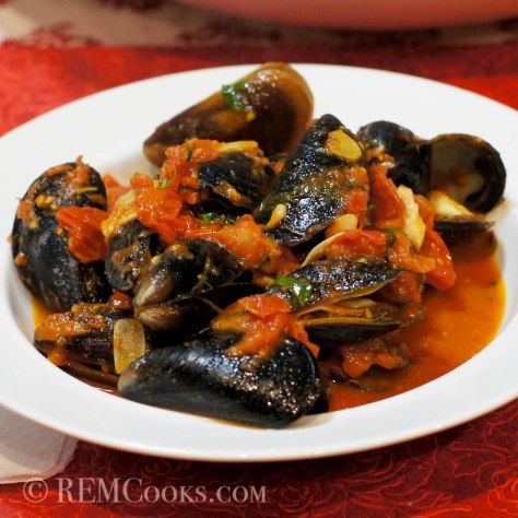 Muscles In Tomato Sauce, Mussels In Spicy Red Sauce, Mussels In Tomato Sauce, Mussels Diablo Recipe, Mussels In Red Sauce, Mussels Recipe Tomato, Spicy Mussels, Mussels Recipes, Mussel Recipes