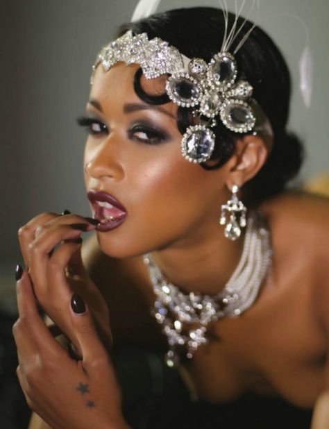 60's 1920 Black Women Fashion, 1920s Makeup Gatsby Black Women, 20s Fashion Black Women, Harlem Nights Makeup Black Women, Roaring 20s Makeup Black Women, 1920s Hair Black Women Roaring 20s, Great Gatsby Makeup And Hair Black Women, 20s Hairstyles Black Women, Great Gatsby Black Women