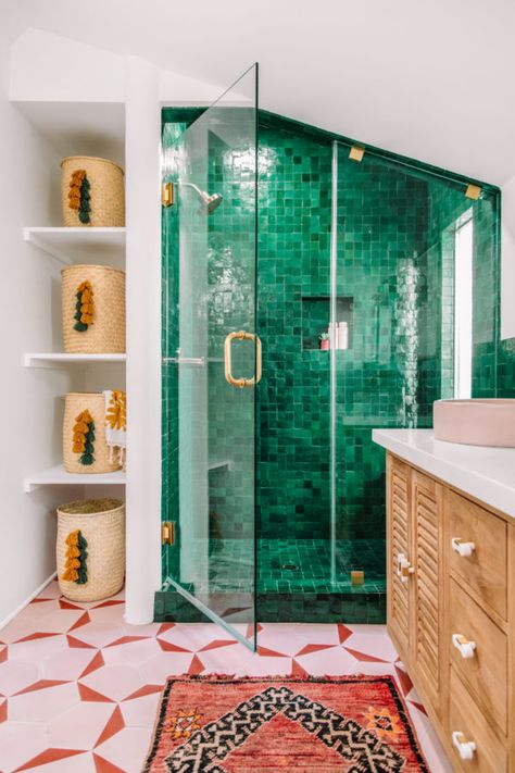 Green Tile Shower | Master Bathroom Sage Bathroom, Bathroom Green, Colorful Interior, Bathroom Walls, Bad Inspiration, Bathroom Tiles, Green Tile, Green Bathroom, Garden House