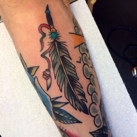 Traditional feather tattoo Feather Tattoo Traditional, Traditional Feather Tattoo, Native Feather Tattoos, Plume Tattoo, Native American Feather Tattoo, Feather Tattoo Black, Lisa Tattoo, Tattoos 2022, Feather Tattoo Colour