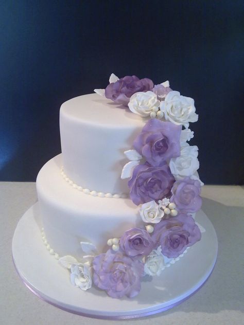 Lilac Wedding Cake 2 Tier, Aesthetic 2 Tier Purple Cake, Small Wedding Cakes Purple, Purple White Wedding Cake, Quince Cake Ideas Purple, White And Lilac Wedding Cake, Wedding Cake Designs Purple Lavender, Wedding Cupcake Cake Ideas, Simple Wedding Cake Purple