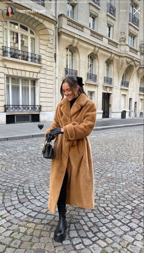 emma rose leger parisian aesthetic winter outfit inspo Emma Rose Leger, Italian Aesthetic Outfit, Winter Outfits Paris, Parisian Style Winter, Paris Winter Fashion, Lightroom Dng, Parisian Winter, Emma Rose, Winter Fashion Outfits Casual