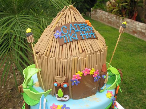 Ideas for Grace's Hawaiian Gingerbread House Tiki Birthday Cake, Tiki Cake, Bali Party, Survivor Theme, Luau Cake, Hawaiian Cake, Ocean Cakes, Beach Cakes, 16 Cake