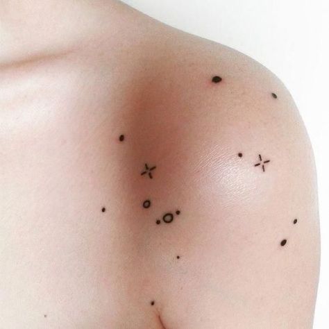 42 Tattoo, Tattoo Diy, Tattoos Geometric, Delicate Tattoo, Tiny Tattoo, Constellation Tattoos, Aesthetic Tattoo, Nature Tattoos, Skin Art