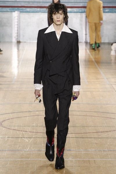 Vivienne Westwood Suit, Mens Fashion Dressy, Model Runway, Mens Fashion Photography, Don Juan, Fire Fits, Black Men Fashion, Menswear Collection, Men Shirt Style