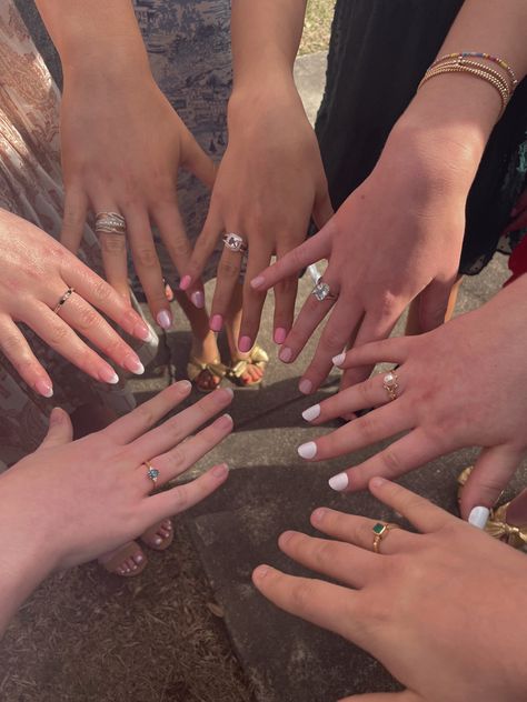 Jostens Class Rings High Schools, Ring Ceremony Outfit High School, Cute Class Rings, Senior Ring Ideas, Jostens Class Rings, Bracelet Nails, Ring Poses, Senior Ring, Senior Rings