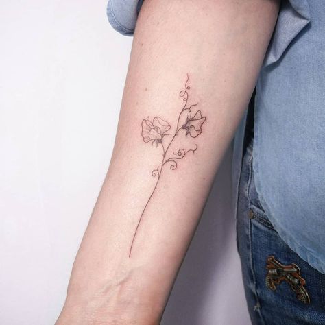 Sweet pea blossom tattoo by Irene Bogachuk 🌱🍃...#IB_TATTOOING #tattoo #sweetpea #sweetpeatattoo #femininetattoo #girlytattoo #tattooidea #inkspiration #inkstagram #chernivtsi #chernivtsigram #tattoolookbook #tattoolike #littletattoo #cutetattoo #finelinetattoo Ira Tattoo, Sweetpea Flower Tattoo, Sweat Pea Tattoo, Sweetpea Flower, Pea Tattoo, Pelican Tattoo, Sweet Pea Tattoo, Birth Flower Tattoos, Trendy Tattoo