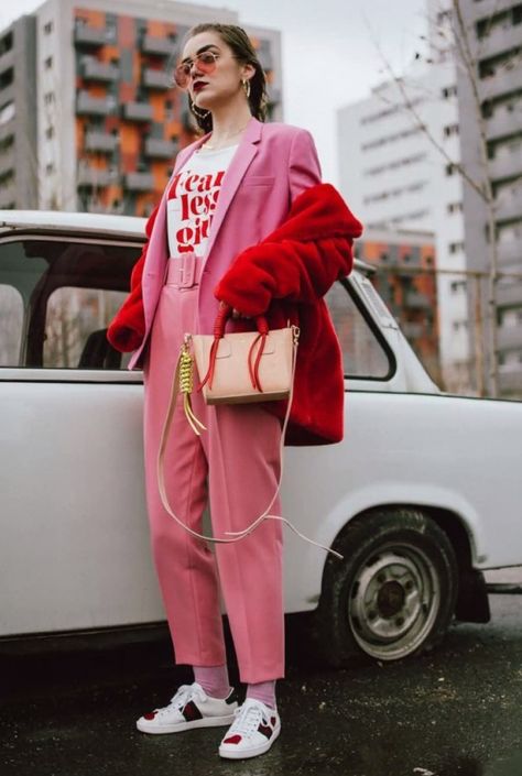 Trend Ideas, Blazer Outfit, Looks Street Style, Trik Fotografi, Pink Blazer, Pink Pants, Mode Inspo, Red Outfit, 가을 패션