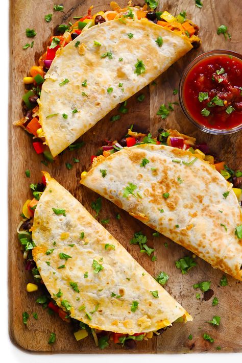 Chicken Veggie Quesadilla, Quesedias Recipe Vegetarian, Veggies Quesadilla, Quesadillas In The Oven, Quesadilla Vegetarian, Healthy Quesadilla, Veggie Quesadillas, Veggie Quesadilla, Panini Recipes Chicken