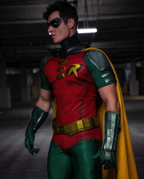 Robin Year One, Cosplay Robin, Dc Christmas, Costume Concepts, Comic Cosplay, Robin The Boy Wonder, Men Models, Men Costumes, Robin Costume