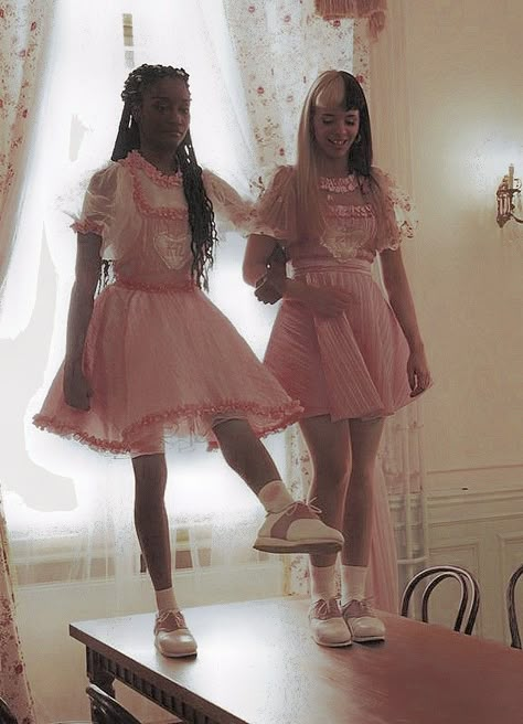 K-12 Costumes, Lunchbox Friends Aesthetic, K-12 Lunchbox Friends, Melanie Martinez K-12 Lunchbox Friends, K-12 Scenes, K-12 Cosplay, K-12 Matching Pfp, K 12 Aesthetic Outfits, Lunch Box Friends Melanie Martinez