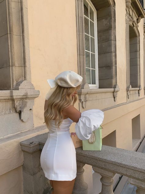 Beige Beret Outfit, Beret Aesthetic Outfit, Beret Outfit Summer, Beret Aesthetic, Princess Dress Aesthetic, Beret With Bow, Mina Marlena, Beret Hair, White Beret