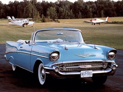 Cute Old Cars Vintage, 60s Cars Aesthetic, 1960s Car Aesthetic, Old Fashion Convertible Car, Vintage Cadallic Car, Old Blue Car, Old Fashioned Cars, 1960s Cars, Wallpaper Luxury