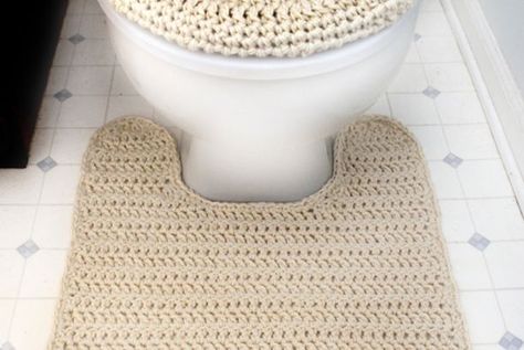 Crochet Pattern: Toilet Seat Cover and Contour Rug Crochet Toilet Seat Cover, Seat Cushions Diy, Christmas Stocking Pattern Free, Stocking Pattern Free, Crochet Bathroom, Household Accessories, Crochet Christmas Stocking Pattern, 100 Crochet Stitches, Rug Crochet