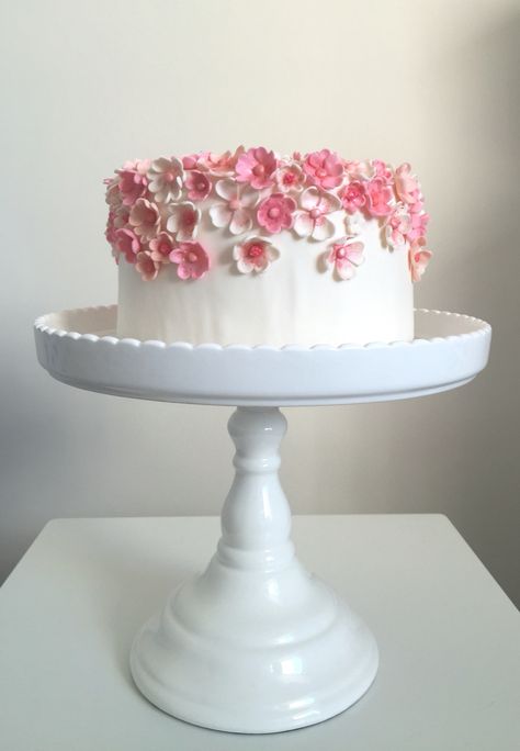 Pink Flower cake #flowers #blossoms #fondant #sugarpaste #gumpaste #cake #pink Sugarpaste Cake, Pink Flower Cake, Bridesmaids Luncheon, Sugar Paste Flowers, Fondant Flower Cake, Birthday Cake With Flowers, Icing Flowers, Pink Birthday Cakes, Blueberry Lemon Cake