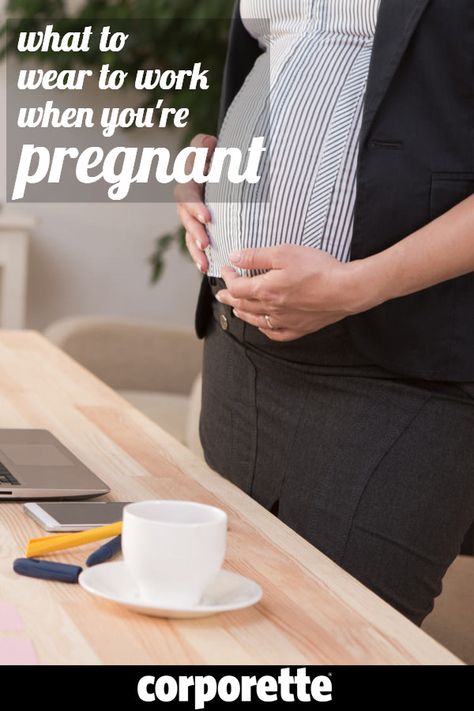 Wondering what to wear to work while pregnant? We rounded up some of our best tips for how to look professional but stylish during your pregnancy -- as well as what expecting moms should NOT buy. What To Wear For An Interview, Hiding Pregnancy, Working Mom Fashion, Law School Tips, Mock Trial, Networking Business, Maternity Overalls, Professional Workwear, Clothes For Pregnant Women