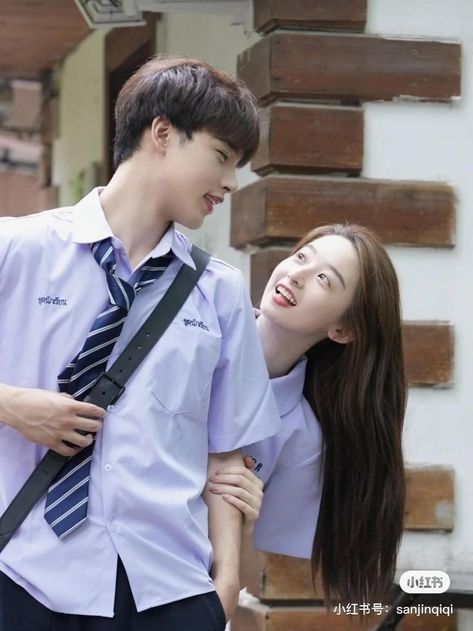 High School Couples, Drama Videos, High School Love, Beautiful Casual Dresses, Aesthetic Grunge Outfit, Love Scenes, Ulzzang Couple, Boy And Girl Best Friends, Human Poses Reference